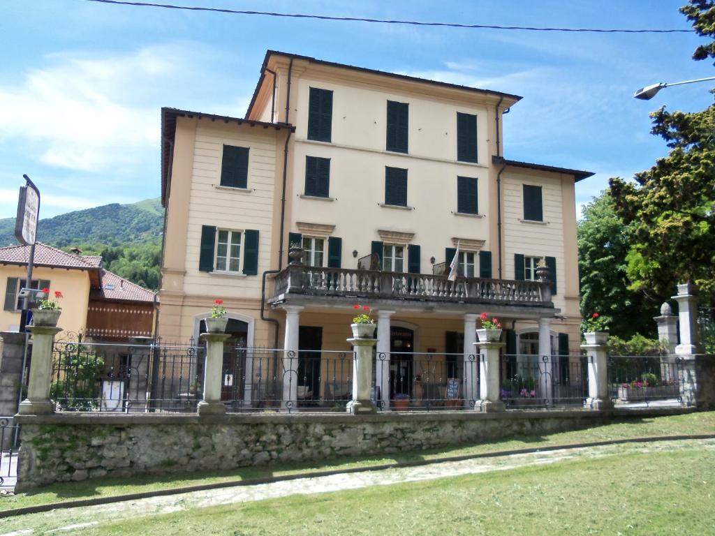 Hotel La Torre Castiglione d'Intelvi Ngoại thất bức ảnh